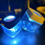 Cube hermétique avec loupe et lumière intégrée